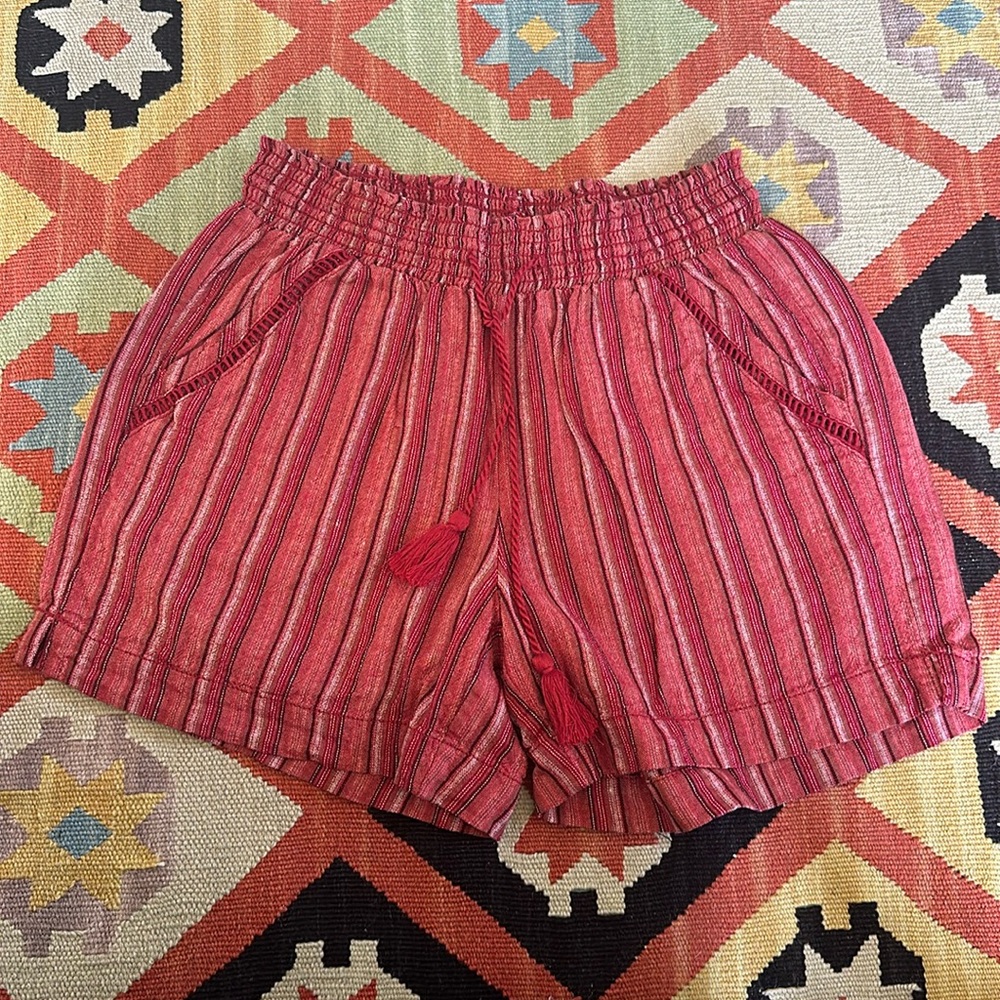 Briggs Size Small summer shorts. Pockets on front and back. Drawstring waistband